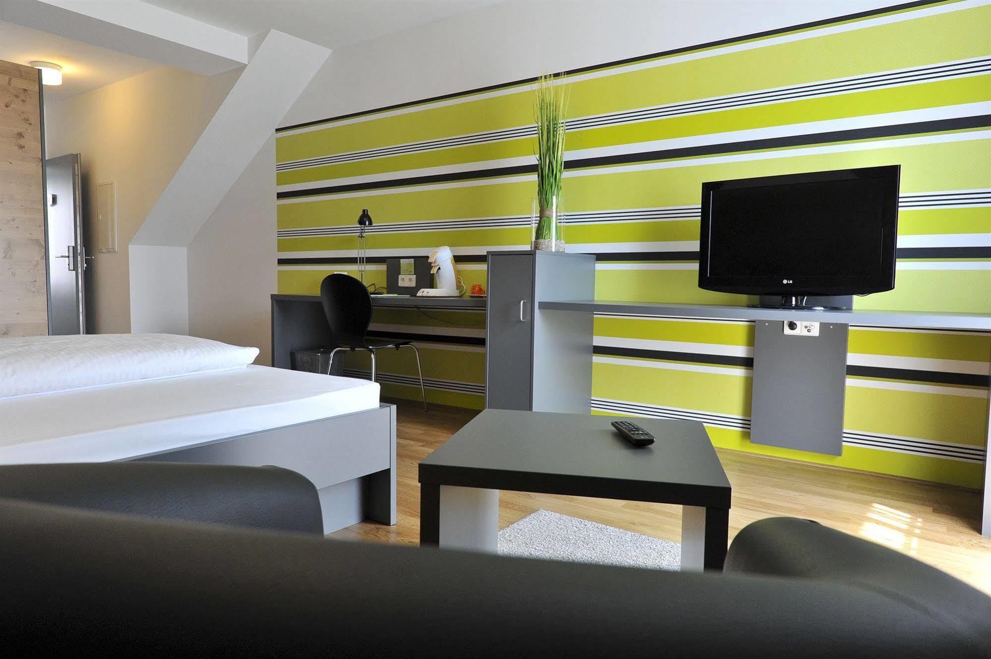 Campuszwei - Hotel & Boardinghouse Λούντβιχσμπουργκ Εξωτερικό φωτογραφία