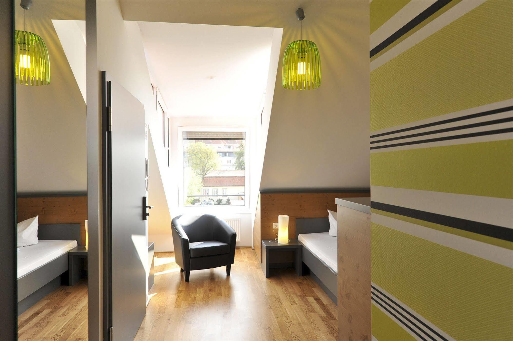 Campuszwei - Hotel & Boardinghouse Λούντβιχσμπουργκ Εξωτερικό φωτογραφία
